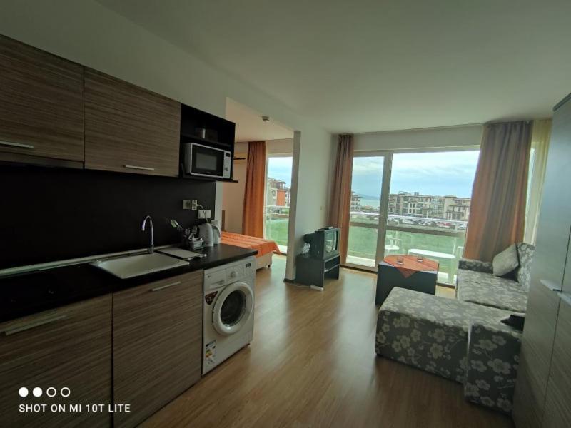 Прекрасен Апартамент С Изглед Към Морето Сарафово 1 Burgas Ngoại thất bức ảnh