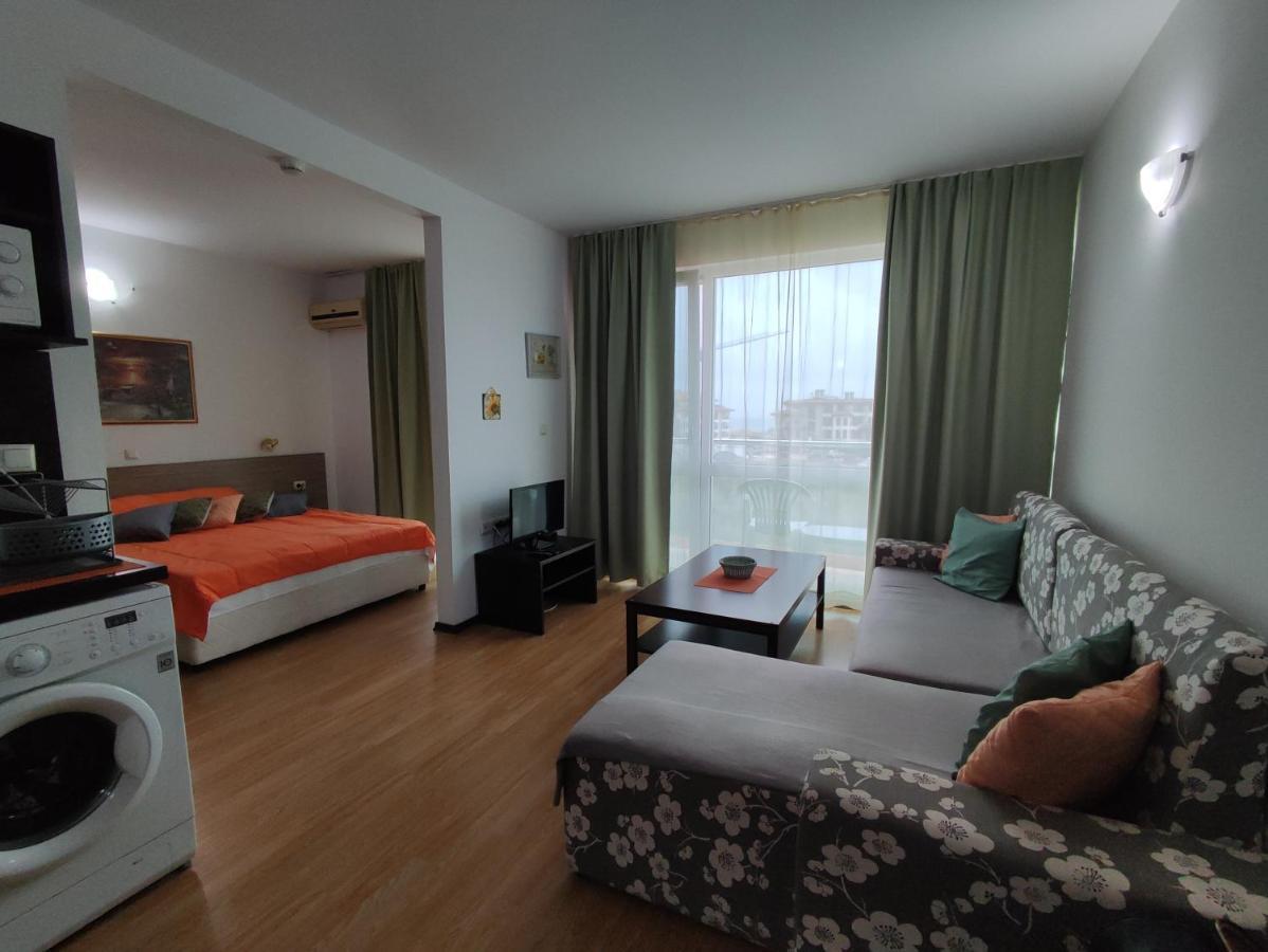 Прекрасен Апартамент С Изглед Към Морето Сарафово 1 Burgas Ngoại thất bức ảnh